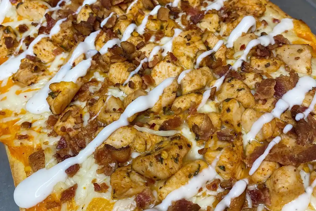 Weight Watchers Buffalo Chicken Bacon Ranch Pizza